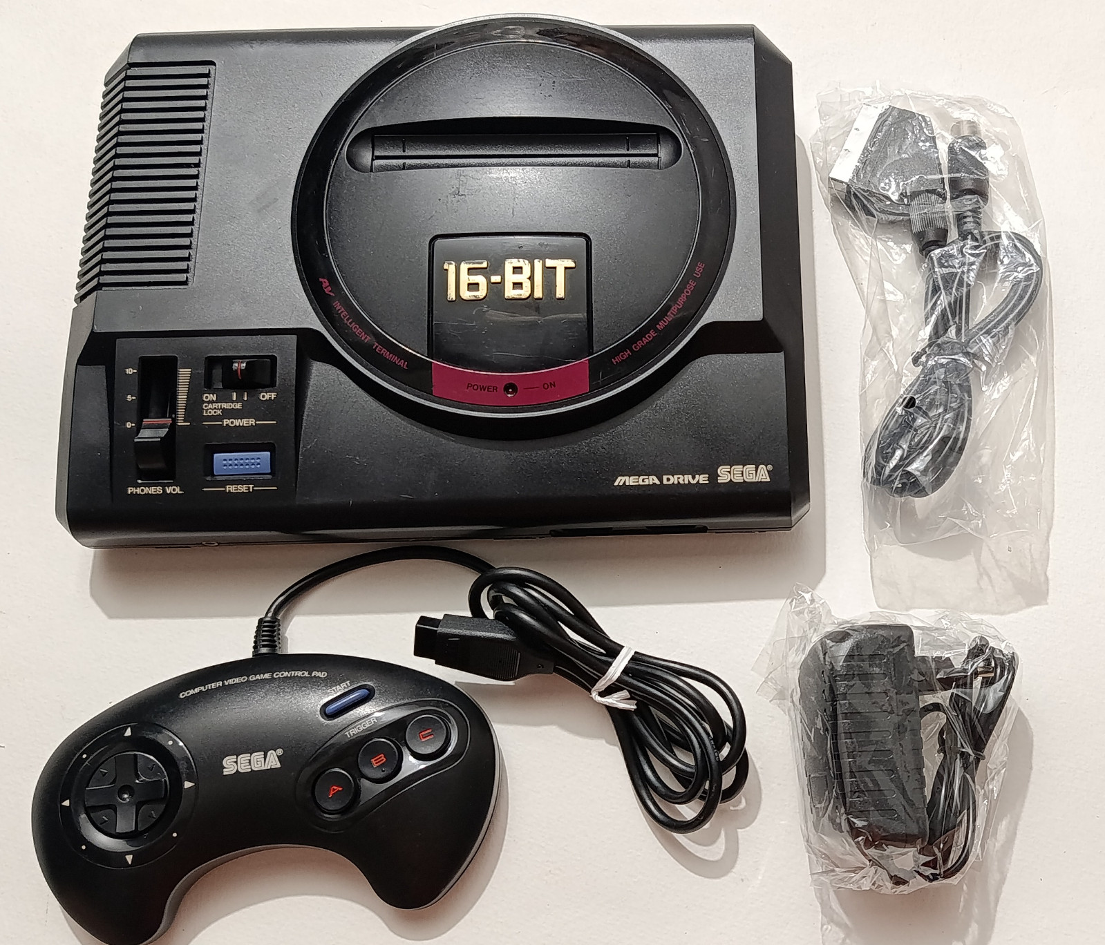 Console Sega Mega Drive 1 NTSC Peritel Alim regulee Japan